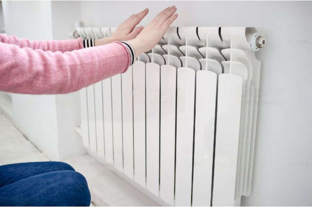 Diese vergessene Methode unserer Großmütter, mit der unsere Häuser im Winter 2025 warm gehalten wurden, verspricht eine echte Senkung der Stromrechnungen