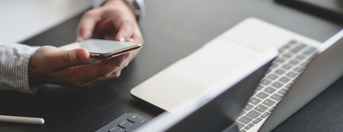 Das Tragen eines Mobiltelefons in einer Hülle gehört der Vergangenheit an: eine neue Alternative, die in Zukunft zum Trend werden wird