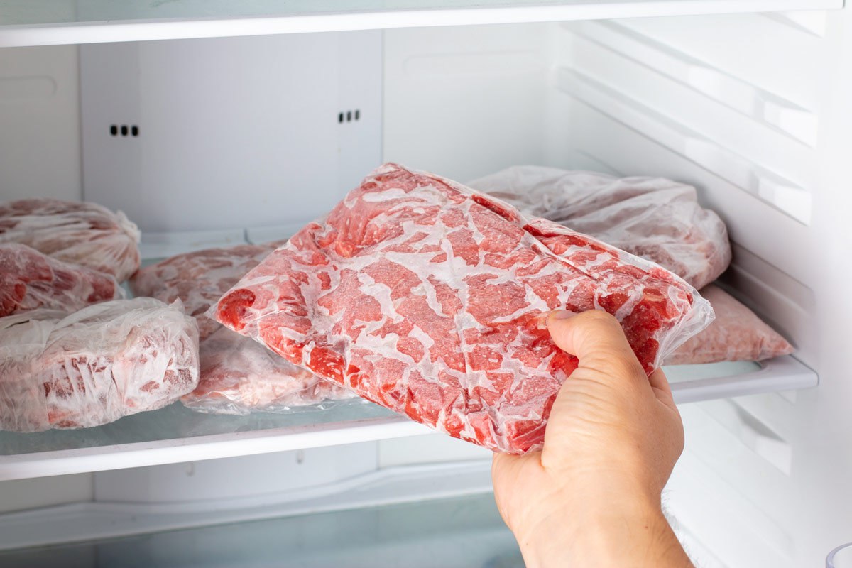 Bewahren Sie Fleisch im Gefrierschrank auf? Nach Ablauf dieser Frist ist es nicht mehr zum Verzehr geeignet.