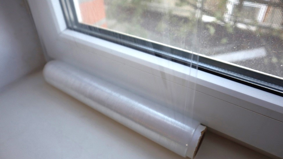 Warum sollte man transparente Folie auf Fenster kleben und wozu dient sie?