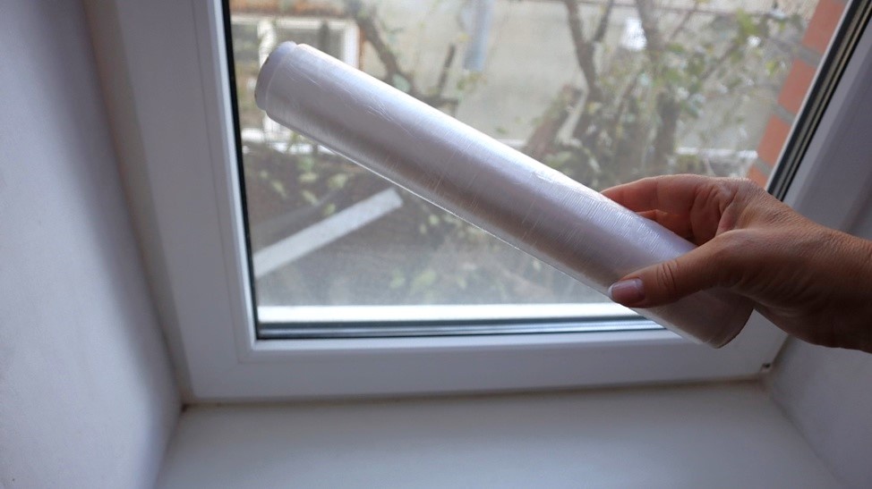 Warum sollte man transparente Folie auf Fenster kleben und wozu dient sie?